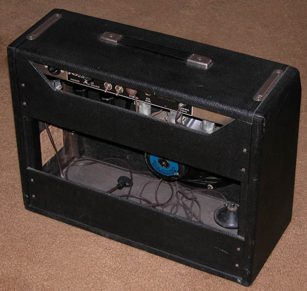 Fender_1964_Deluxe_2